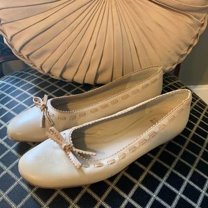 7 1/2 Stuart Weitzman tan leather shoes